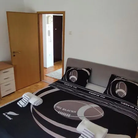 Mali Slatki Dom Za Vas * Tuzla