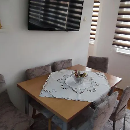 Mali Slatki Dom Za Vas Tuzla